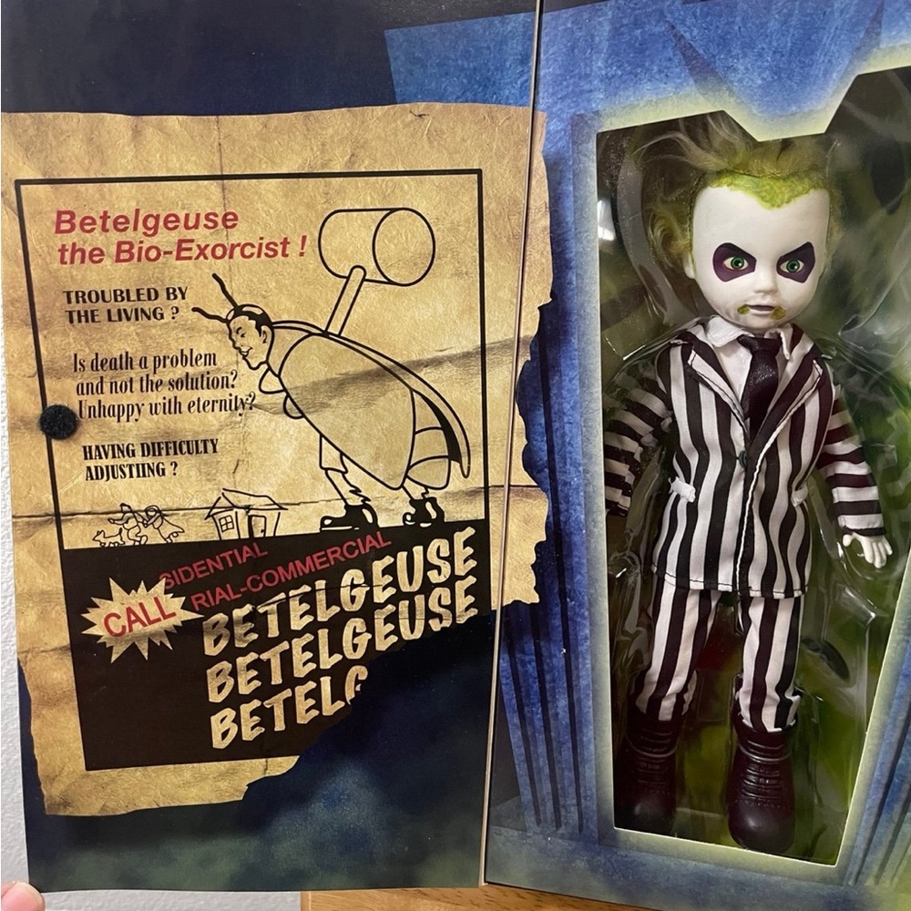 *NIB* Living Dead Dolls, BEETLEJUICE 🪲🧃by Mezco